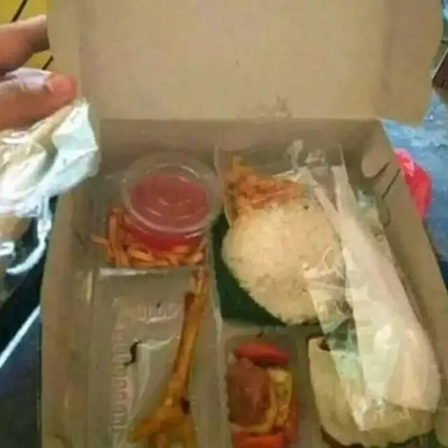 6 Potret Nasi Kotak dengan Lauk Ayam Ini Nyeleneh, Bikin Senyum Tipis