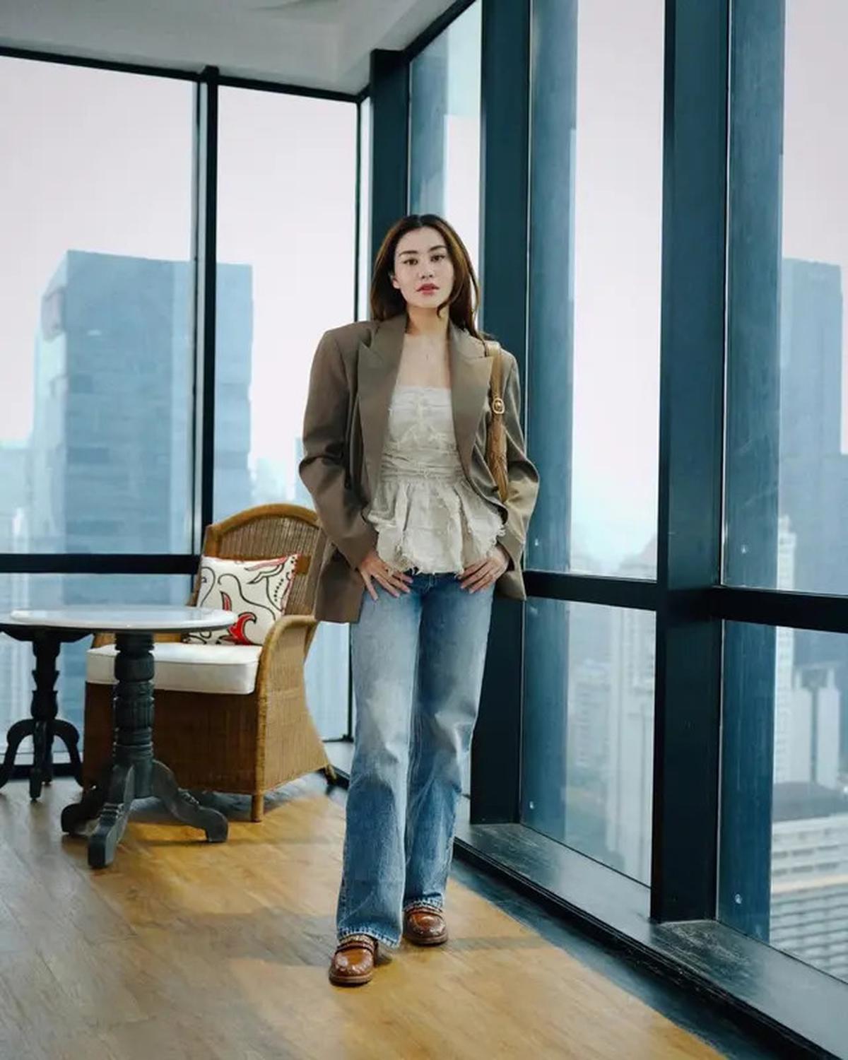 9 Potret Aaliyah Massaid Pakai Jeans,  Pilihan Outfit Stylish untuk Sehari-hari