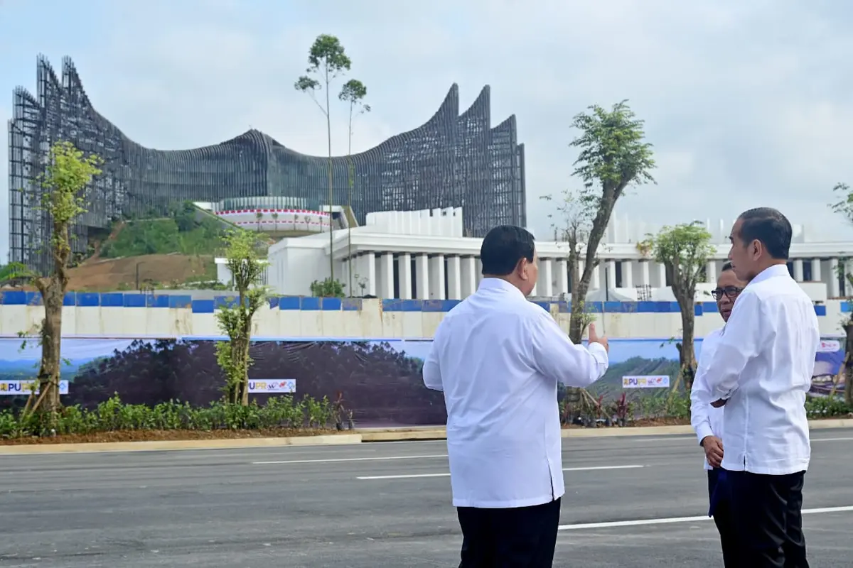 Jokowi dan Prabowo di Depan Istana IKN