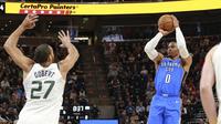 Bintang Oklahoma City Thunder, Russell Westbrook (kanan), beraksi melawan Utah Jazz. (AP Photo/Chris Nicoll)