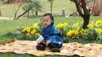 Gyalsey Ugyen Wangchuck, pangeran Kerajaan Bhutan genap berusia satu tahun. (dok. Instagram @queenjetsunpema/instagram.com/p/CMkcOiFB8Ei/)