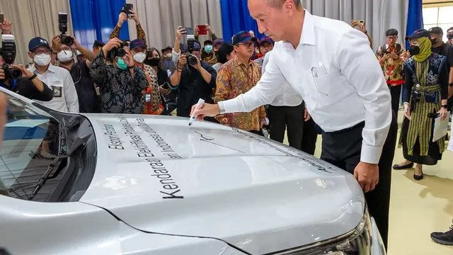 Menteri Perindustrian Agus Gumiwang Kartasasmita