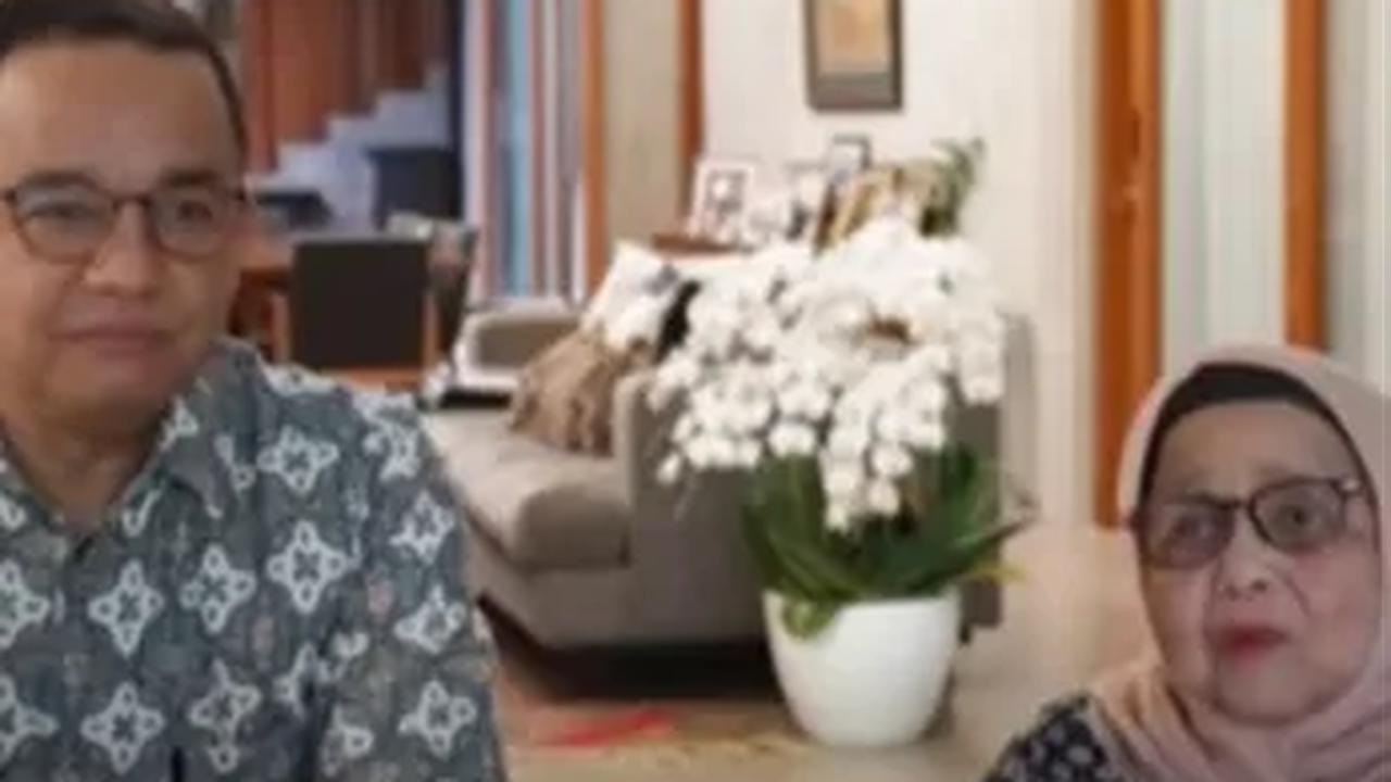 Sang ayah, Rasyid Baswedan adalah mantan dosen di Fakultas Ekonomi Universitas Islam Indonesia. Sementara sang ibun, Aliyah Rasyid merupakan guru besar di Fakultas Ilmu Sosial dan Ekonomi Universitas Negeri Yogyakarta.