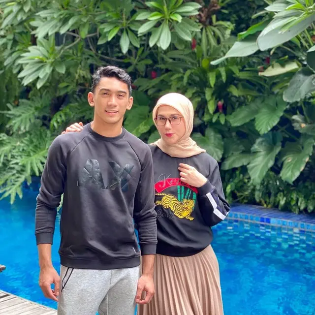 6 Potret Kebersamaan Marini Zumarnis dan Sang Anak, Selalu Kompak