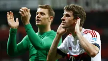 Gelandang Bayern Munchen, Thomas Mueller (kanan) usai laga kontra Bayer Leverkusen, Sabtu (6/2/2/106), yang berakhir imbang tanpa gol. Mueller menjadi andalan FC Hollywood saat timnya bersua Juventus, pada Babak 16 Besar Liga Champions 2015-2016. (Reuters