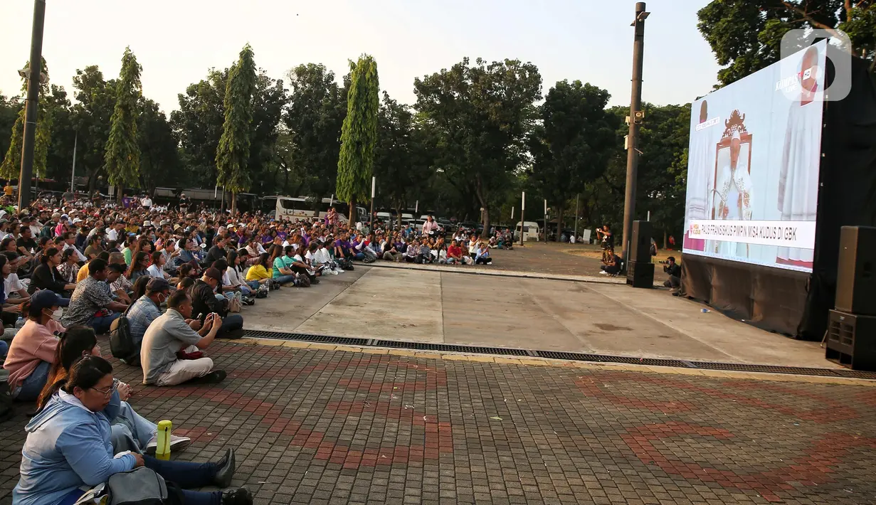 Misa agung di Stadion Utama dan Madya GBK menjadi kegiatan resmi terakhir Paus Fransiskus di Indonesia. (Liputan6.com/Angga Yuniar)