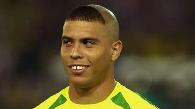 6 Gaya Rambut Pesepak Bola Ini Nyentrik Banget, Bikin Penonton Melongo