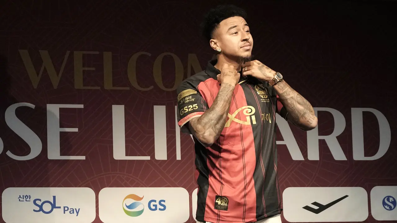 Foto: Senyum Semringah Lord Jesse Lingard Saat Diperkenalkan FC Seoul