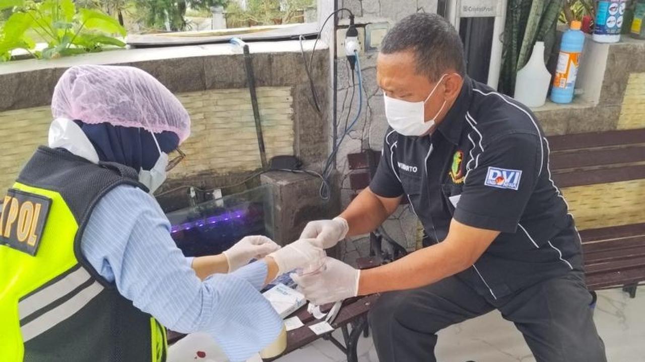 Tim DVI Polda Jabar Ambil Sampel DNA Keluarga Korban Pesawat ATR untuk Identifikasi