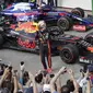 Pembalap Red Bull Honda Max Verstappen merayakan kemenangan F1 GP Brasil. (AP Photo/Silvia Izquierdo)