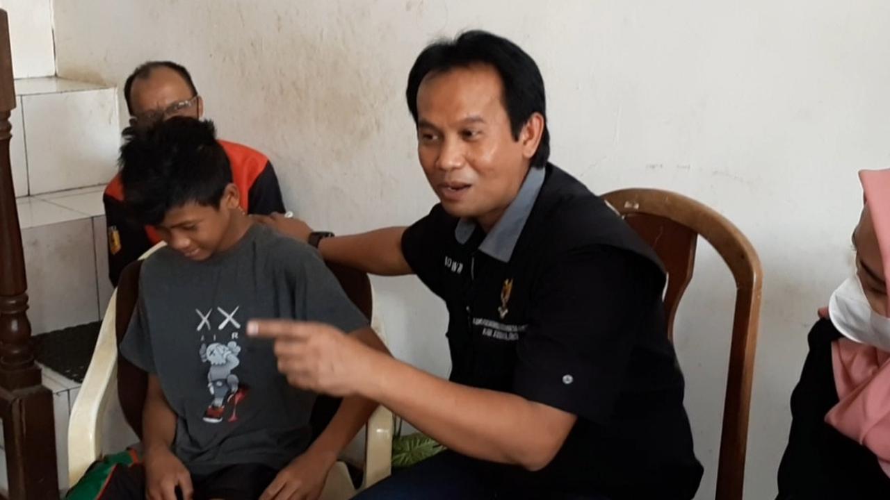 Secara fisik Gibran sehat, akan tetapi terlihat dari pandangan mata kemudian gestur Gibran memperlihatkan traumanya berat