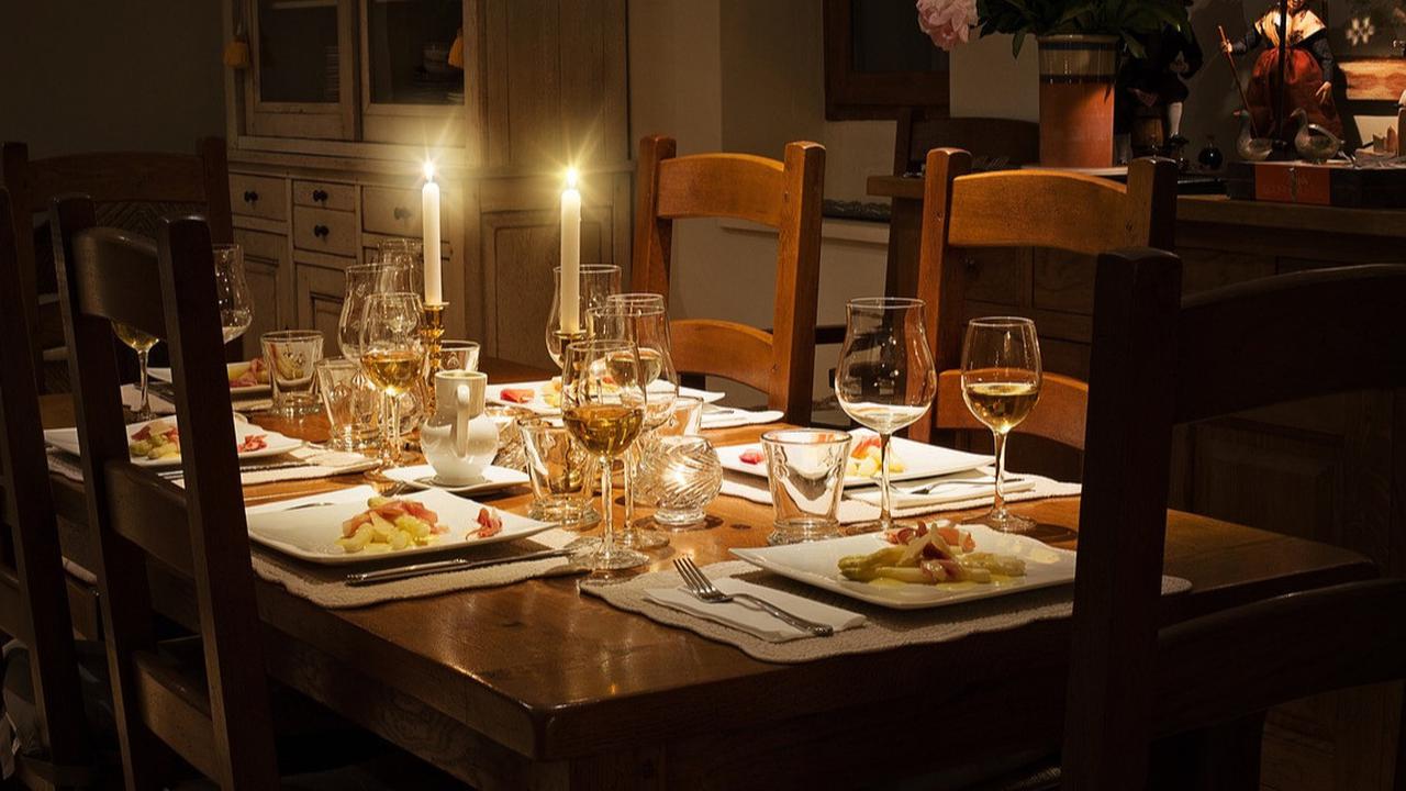 Desain Meja Makan Minimalis Modern yang Elegan