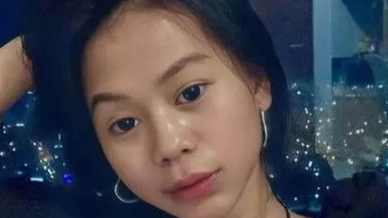 Di sekitar bahu Cimoy, ada beberapa tato dengan ukuran yang berbeda-beda.<br>