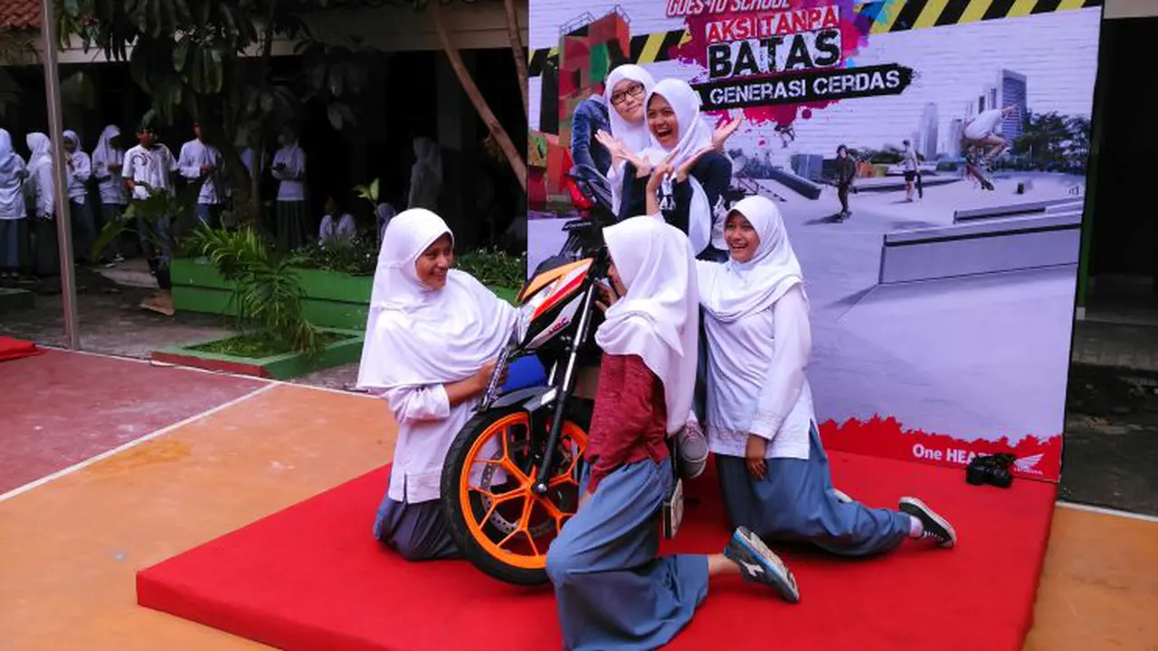 Honda Sonic 150R Roadshow ke SMA di Jakarta