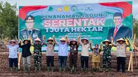 Program penanaman 1 juta hektar jagung yang digagas oleh Polri dan Kementerian Pertanian di Rakumpit, Palangka Raya, Kalteng, Selasa (21/1/2025).Foto: Bulog Kalteng