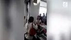 Sejumlah penumpang Wings Air mengamuk di Bandara Kulanamu karena penerbangan dibatalkan.