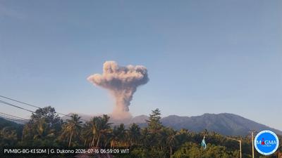 Gunung Dukono Erupsi Lagi, Abu Vulkanik Menyeruak 2.300 Meter