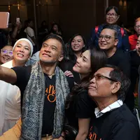 "Bagaimana layaknya seorang kepala rumah tangga ingin menyenangkan anak dan istrinya. Jadi ketika punya peran lain sebagai badut belum tentu diterima," kata Donny Damara. (Deki Prayoga/Bintang.com)