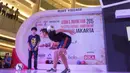 Freestyler Filipina, PWG, yang merupakan juara bertahan hanya mampu berada di peringkat kedua pada Asian Freestyle Football Championship 2015 di Pluit Mall, Jakarta, Minggu (15/11/2015). (Bola.com/Vitalis Yogi Trisna)