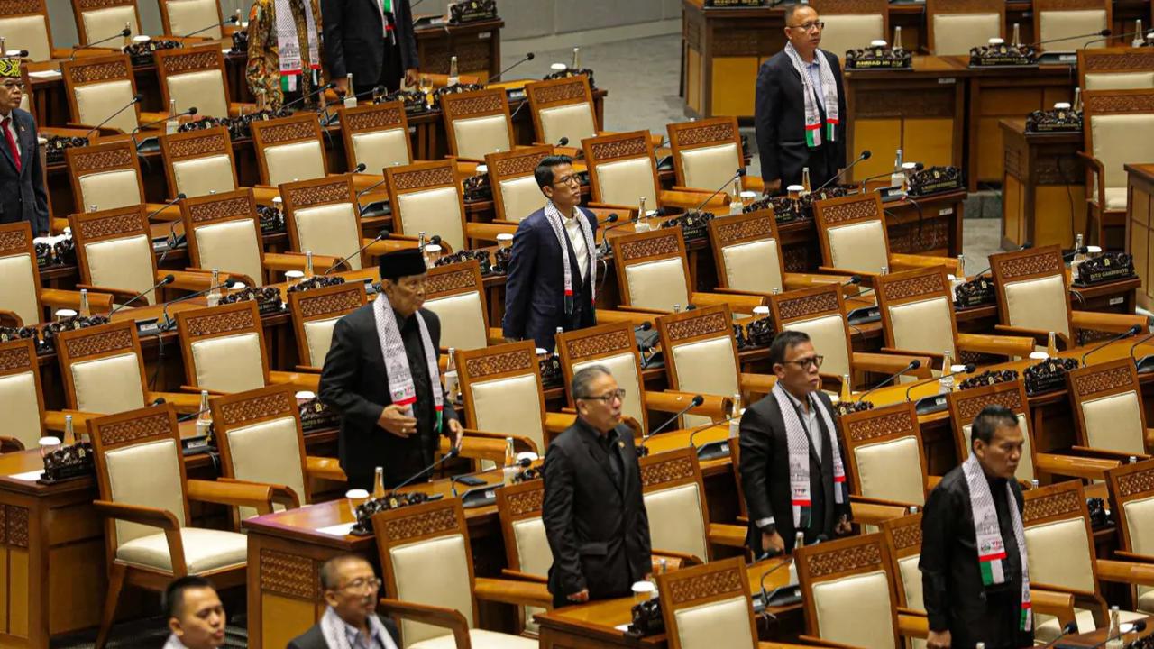 Berdasarkan rapat tersebut, revisi UU ITE akan disahkan pada rapat paripurna selanjutnya, yakni hari ini Selasa (5/12). <br><br>