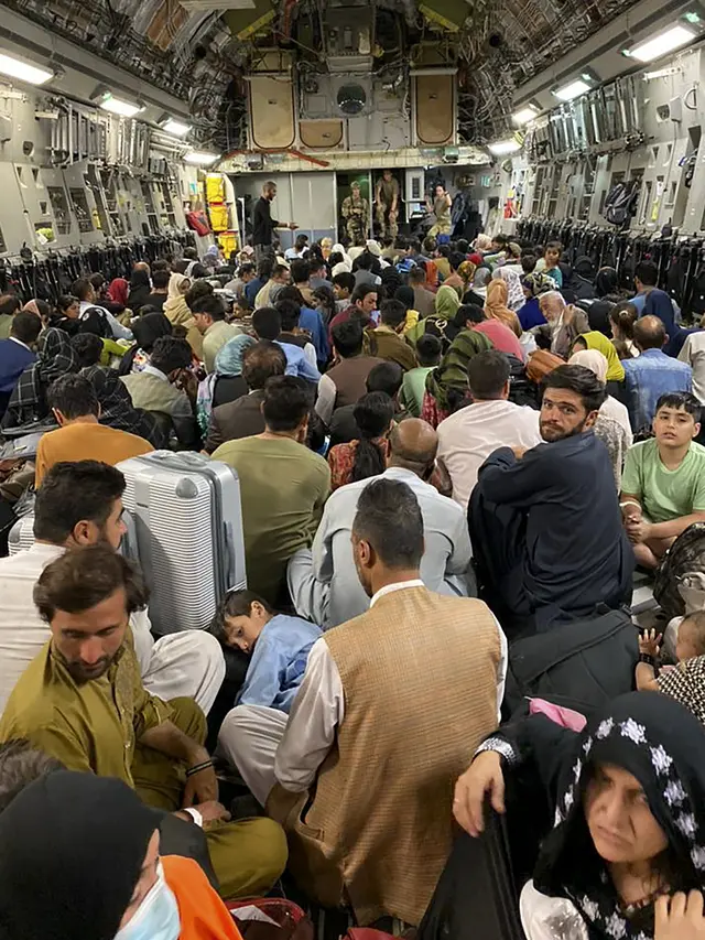 Antrean Warga Afghanistan untuk Kabur dengan Pesawat AS