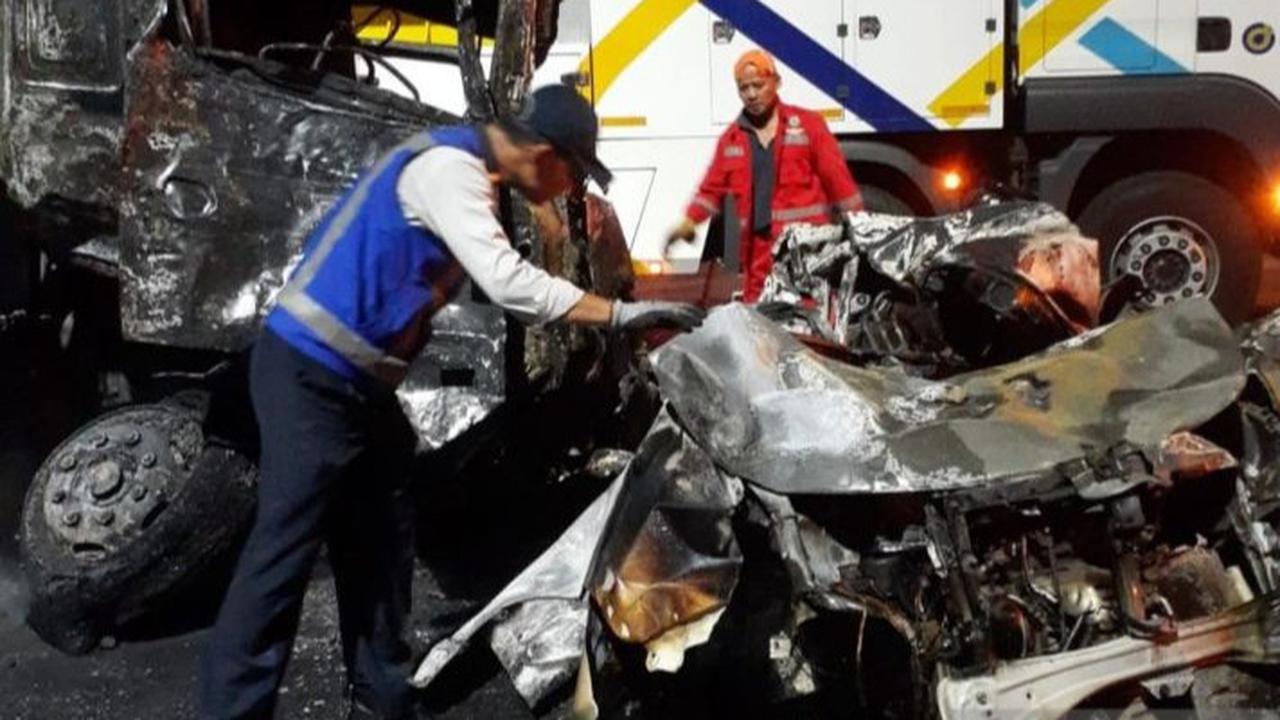 Kecelakaan Maut di Gerbang Tol Ciawi: 8 Orang Meninggal Dunia, 3 Mobil Terbakar
