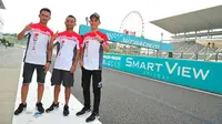 Pebalap Astra Honda Racing Team, Gerry Salim (kanan), akan start dari posisi terdepan pada balapan kelas Asia Production 250 pada seri ketiga Asia Road Racing Championship 2017 di Sirkuit Suzuka, Jepang, Sabtu (3/6/2017). (AHRT)