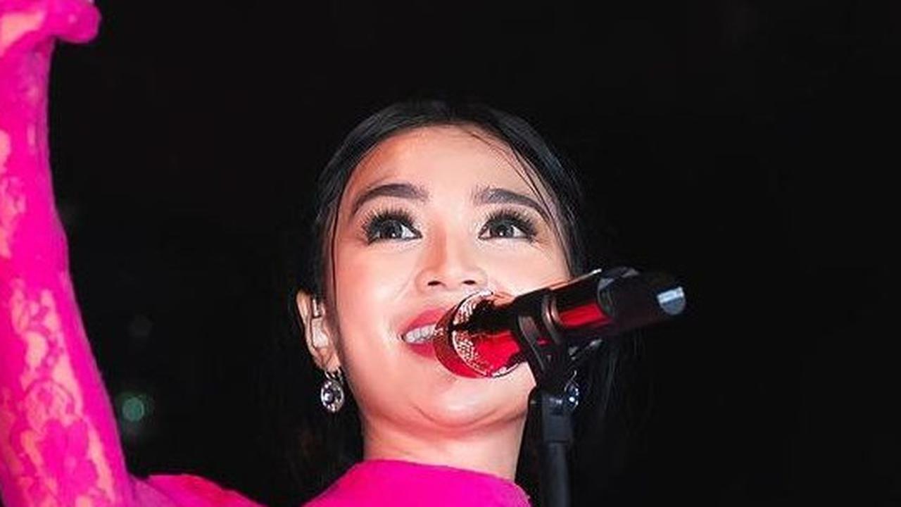 Siap-Siap Dewi Perssik Bakal Pole Dance dan Wika Salim Tampil Basah-basahan di HUT Indosiar ke-30