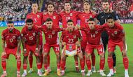Para pemain&nbsp;Timnas&nbsp;Indonesia berpose untuk foto bersama sebelum pertandingan babak keempat Grup B Kualifikasi Piala Dunia 2026 zona Asia antara Irak dan Indonesia di Stadion Alinma Bank, King Abdullah Sports City, Jeddah, Arab Saudi, Minggu (12-10-2025) dini hari WIB. (Foto AP/Ali Issa)