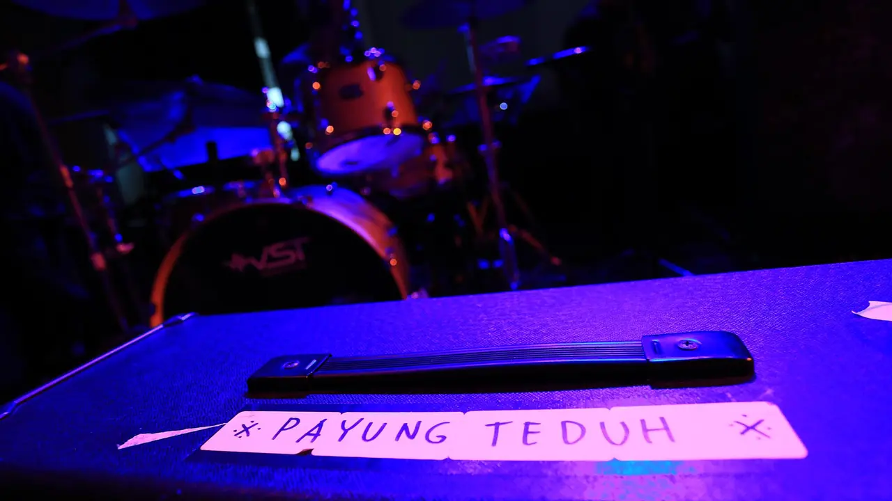 [Bintang] Payung Teduh