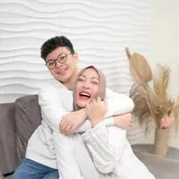 Angelina Sondakh dan Keanu Massaid. (Foto: Dok. Instagram @angelinasondakh09)