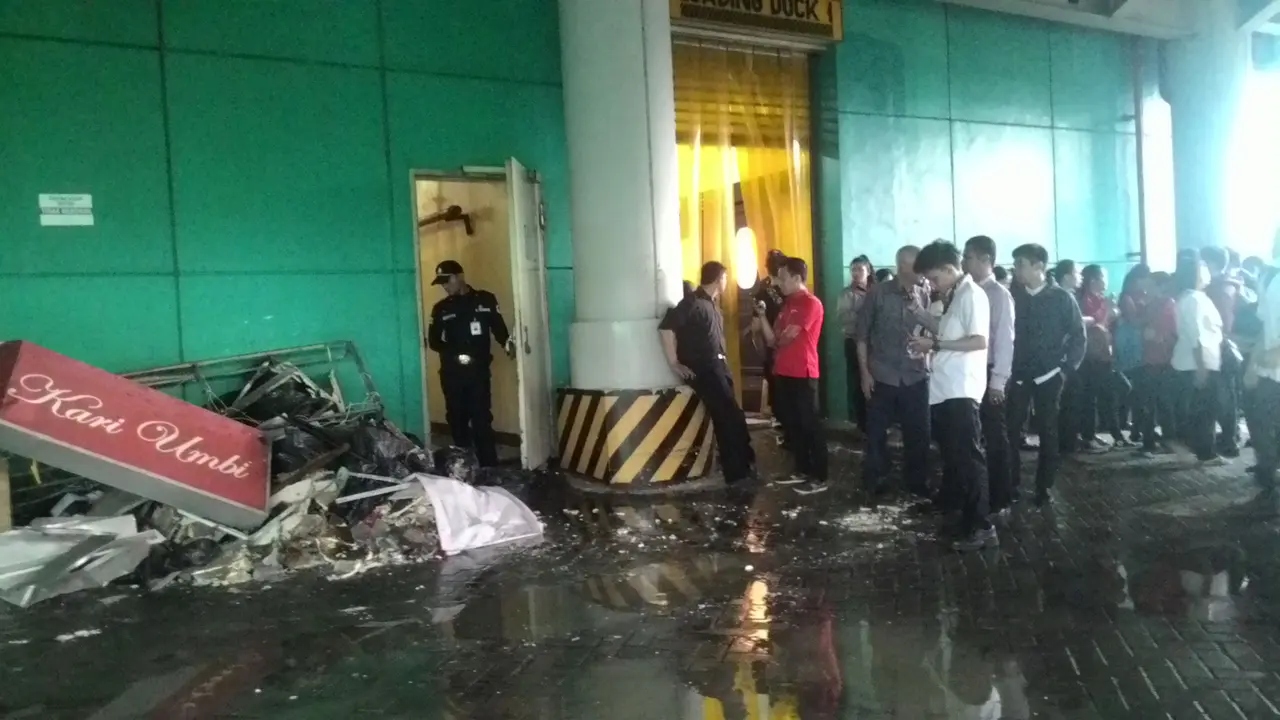 Kebakaran di PIM I Berasal dari Restoran Kari Umbi