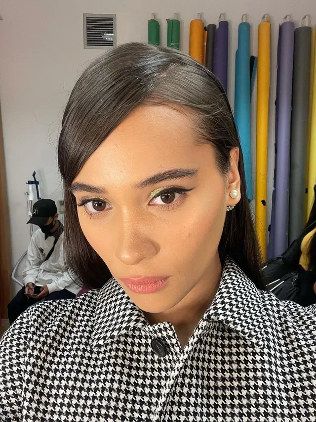 Aurora Ribero tampil menawan dalam berbagai konsep pemotretan (Foto: Instagram auroraribero)