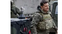 Foto Presiden Ukraina Volodymyr Zelensky pakai baju militer di tengah invasi Rusia. Dok: Twitter