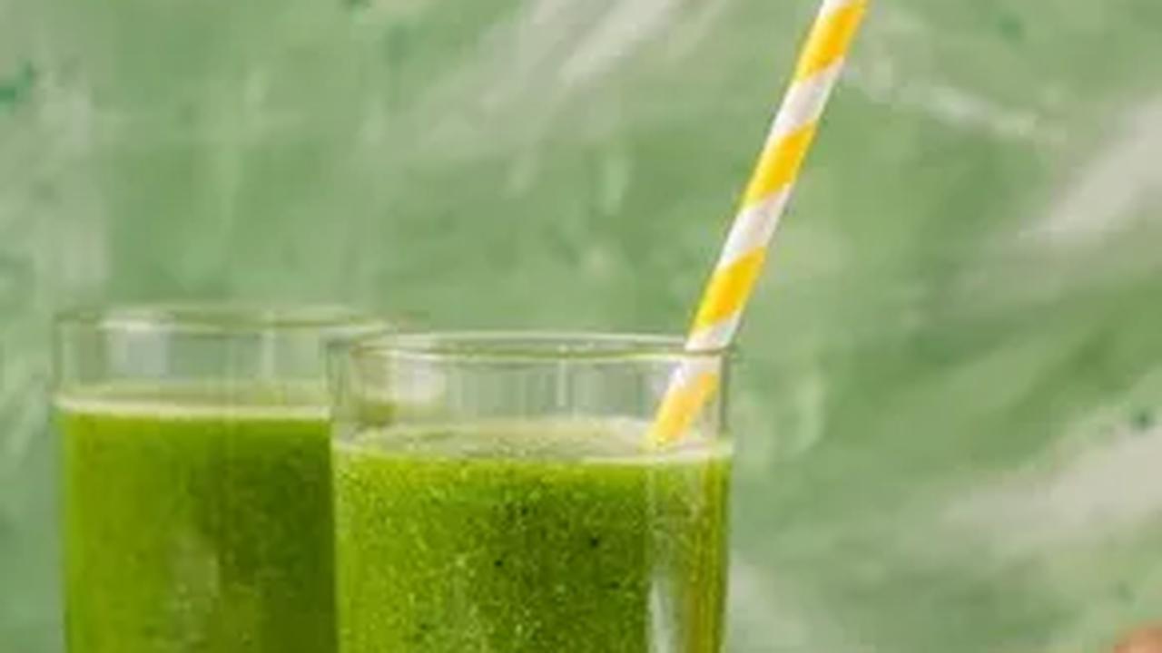 2. Jus Hijau: Buah Kiwi, Selada, dan Bayam