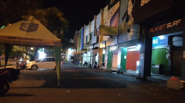 Salah satu pusat karaoke dan diskotek di Kota Ternate yang ikut terkena imbas akibat pandemi corona. (Liputan6.com/Hairil Hiar)