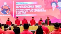 Sekretaris Jenderal PDI Perjuangan (PDIP) Hasto Kristiyanto memimpin dimulainya rapat koordinasi Teknis (Rakornis) partai di Provinsi Jawa Timur. (Liputan6.com/Putu Merta Surya Putra)