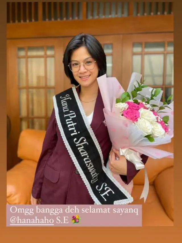 6 Momen Hana Saraswati Lulus Sidang Skripsi, Menangis Bahagia