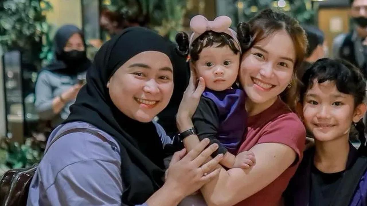 Penampilan cucu Umi Kalsum, Bilqis bikin salfok.<br>
