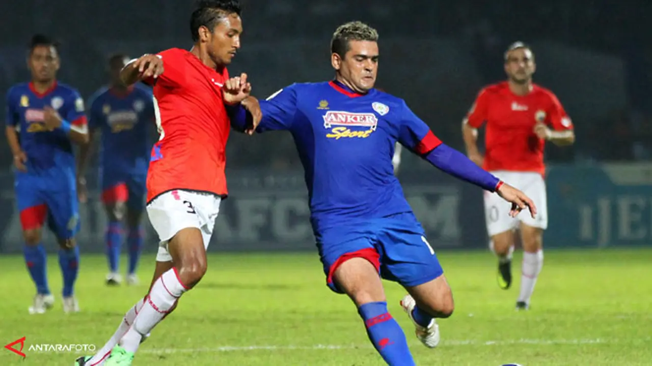 arema-persija-130630c.jpg
