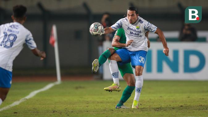 liga 1: kembali berlatih di skuad persib, ezra walian masih merasakan nyeri