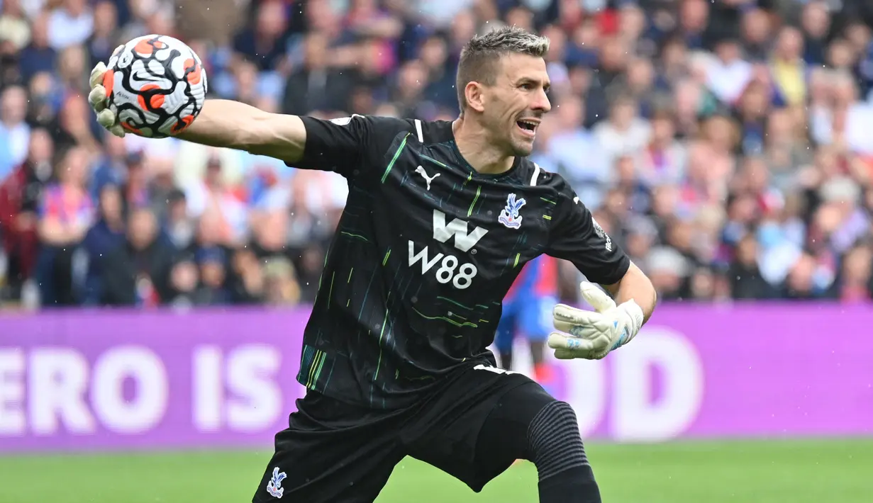 Sebagai negara dengan kultur sepak bola yang kental di Eropa, Spanyol dianugerahi banhyak pemain berbakat dari masa ke masa, tak terkecuai di posisi kiper atau penjaga gawang. Saat ini Spanyol memiliki banyak kiper hebat yang menghuni timnas senior, sehingga memperkecil peluang bagi kiper-kiper lain yang muncul belakangan. Seperti 5 kiper berikut yang nyatanya belum sekalipun menjalani debut bersama timnas senior meski tampil apik bersama klub yang dibelanya. (AFP/Justin Tallis)