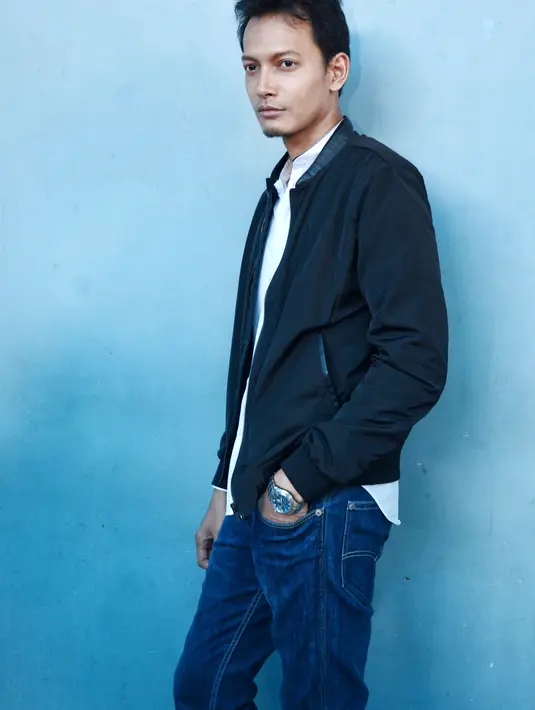 Sebagai ayah baru, Fedi Nuril juga menjadi suami siaga. Ia juga tidak sungkan ikut merawat buah hatinya, Hasan Fadilah Nuril yang berusia satu bulan. (Adrian Putra/Bintang.com)