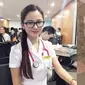 Sempat Viral, Ini 6 Potret Terbaru Dokter Sunat Krestle Deomampo (sumber: Instagram.com/krestledeomampo)