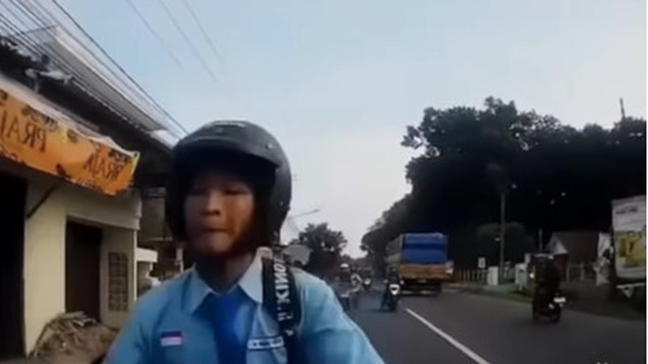 Tak Sengaja Tabrak Mobil<br>