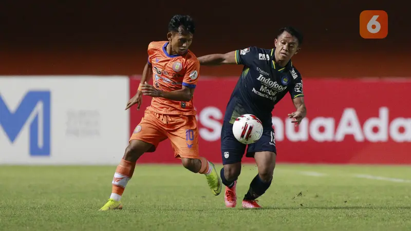 FOTO: Kado Jumat Agung, Gol Ferdinand Sinaga Bawa Persib ke Perempatfinal sebagai Juara Grup D - Febri Hariyadi; Vivi Asrizal