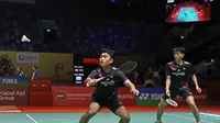 Ganda putra Indonesai Raymond Indra/Patra Harapan Rindorindo mengalahkan pasangan Malaysia Aaron Tai Wei Qin/Kang Khai Xing pada babak kualifikasi Indonesia Masters 2025. Raymond/Patra menang&nbsp;21-19, 19-21, dan 21-19 di Istora Gelora Bung Karno, Senayan, Jakarta, Selasa (21/1).&nbsp;(foto: PBSI)