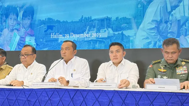 Menteri Sekretaris Negara atau Mensesneg Prasetyo Hadi di Pangkalan TNI AU Halim Perdanakusuma Jakarta, Senin (29/12/2025).