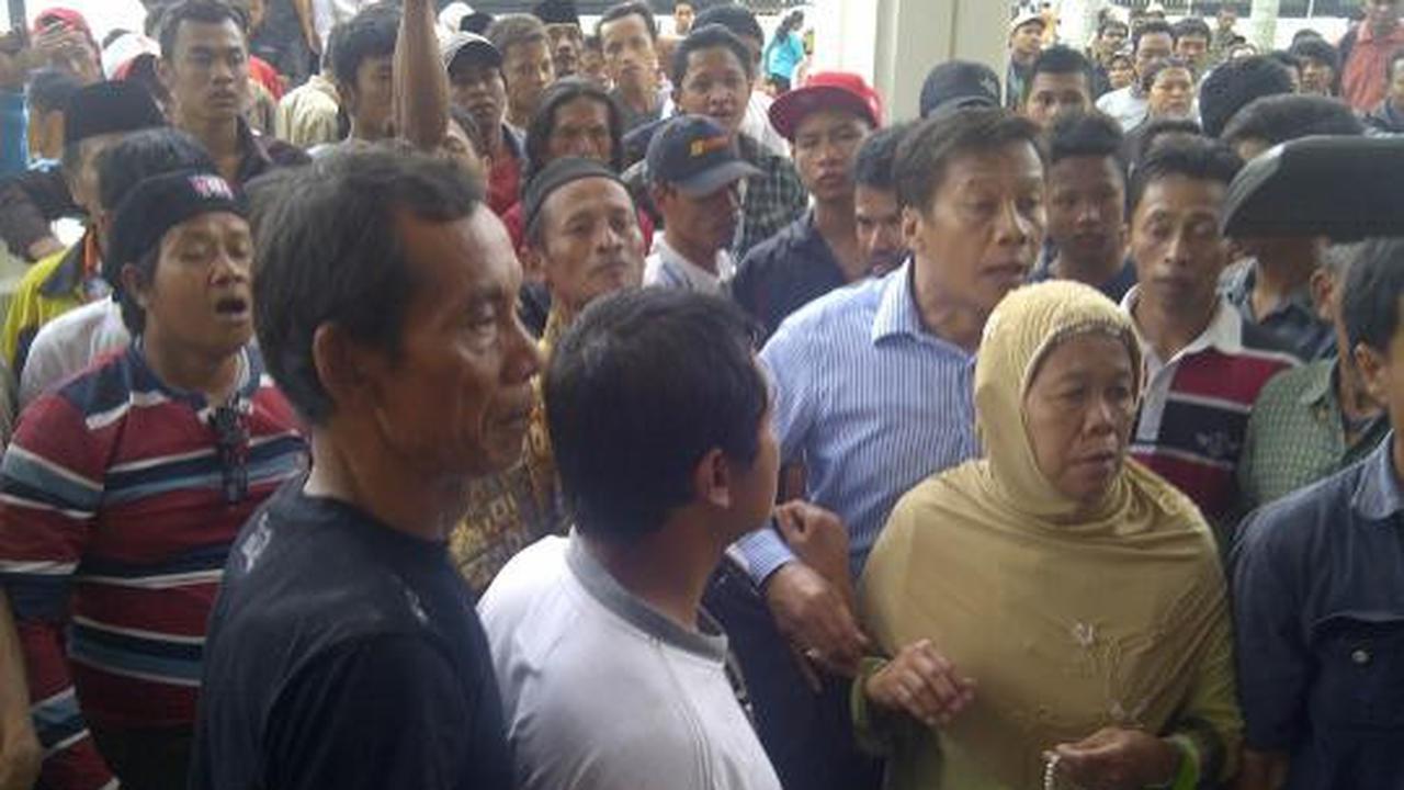 Ratusan warga ricuh saat sidang kasus pemotongan 2 bambu