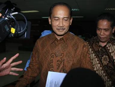 Kamis (13/03/14), Mantan Deputi Gubernur BI Bidang 4, Budi Mulya kembali menjalani sidang di Pengadilan Tipikor, Jakarta (Liputan6.com/Herman Zakharia)